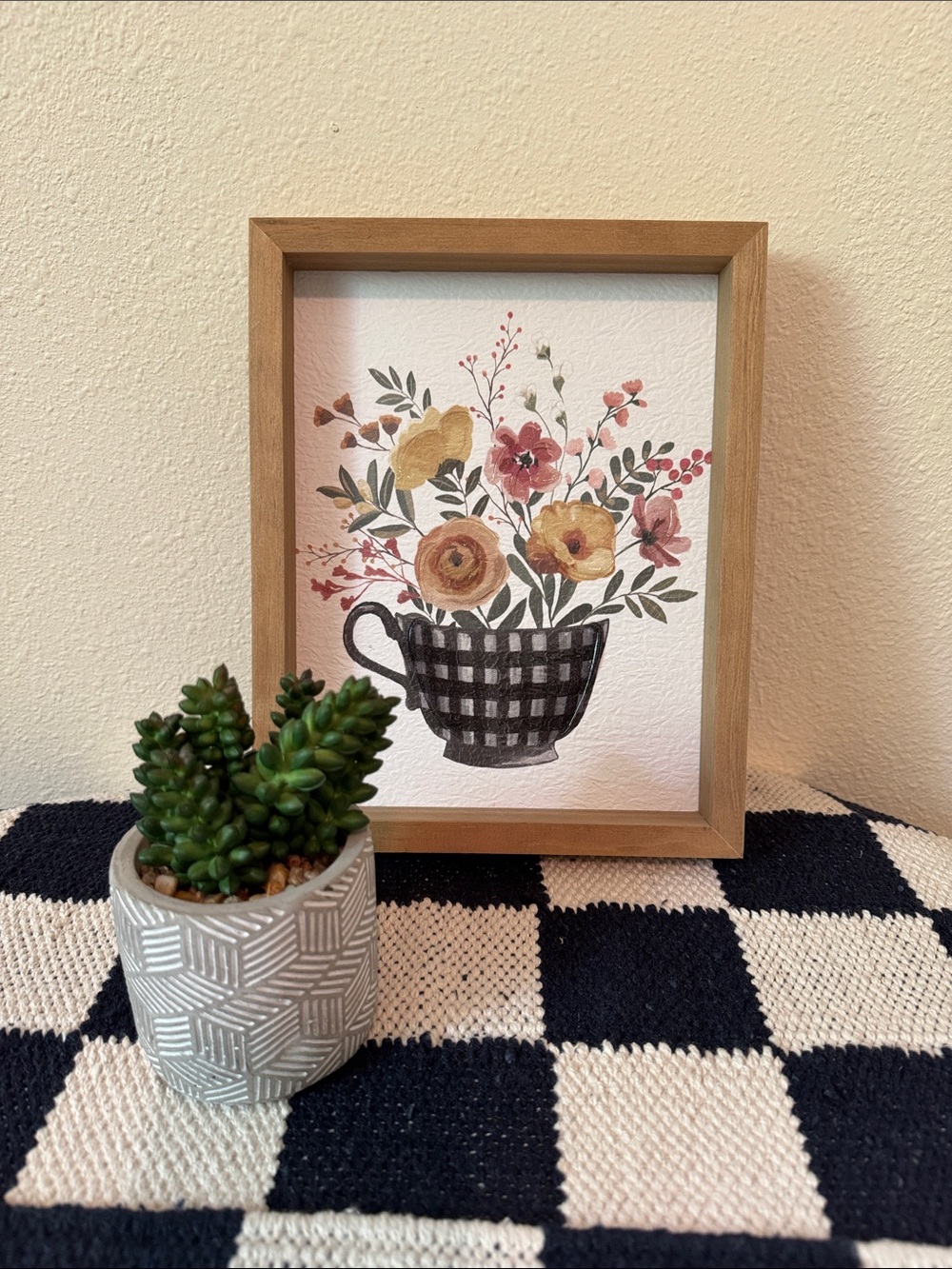 Bundle of 2 Home Décor Items  Plant Floral Wall Art